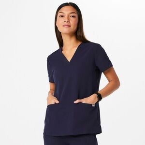 Figs Casma Three Pocket Scrub Top in navy size medium nurse doctor physician